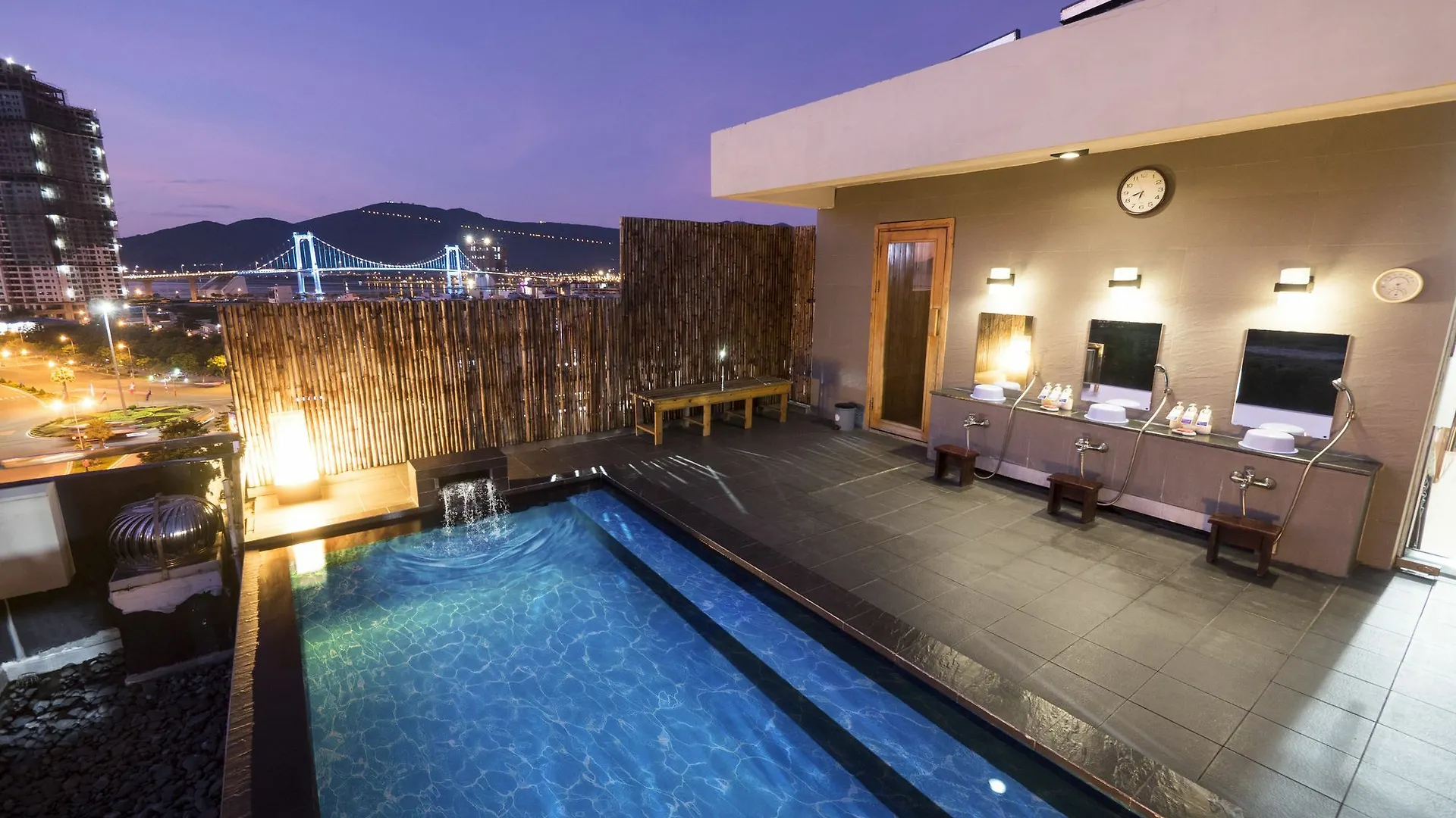 Azumaya Hotel Дананг