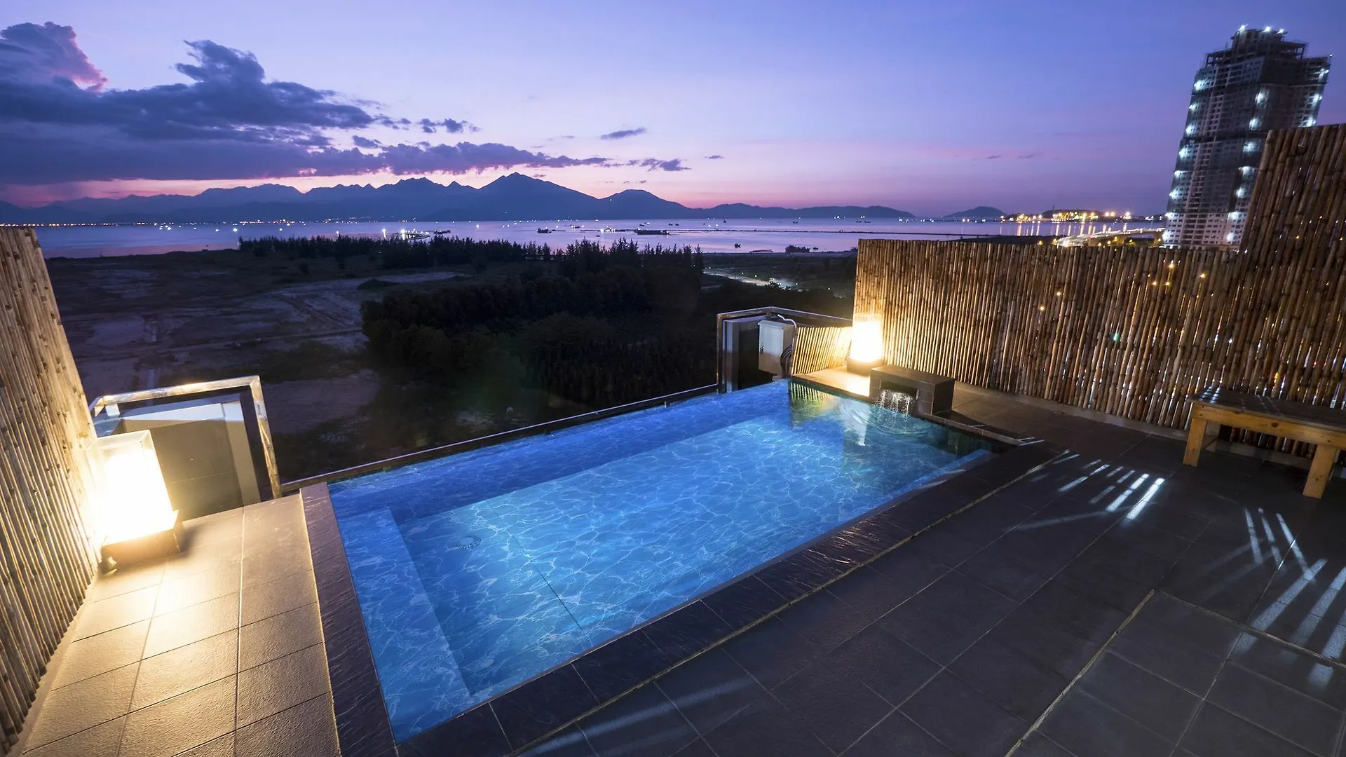 Azumaya Hotel Дананг